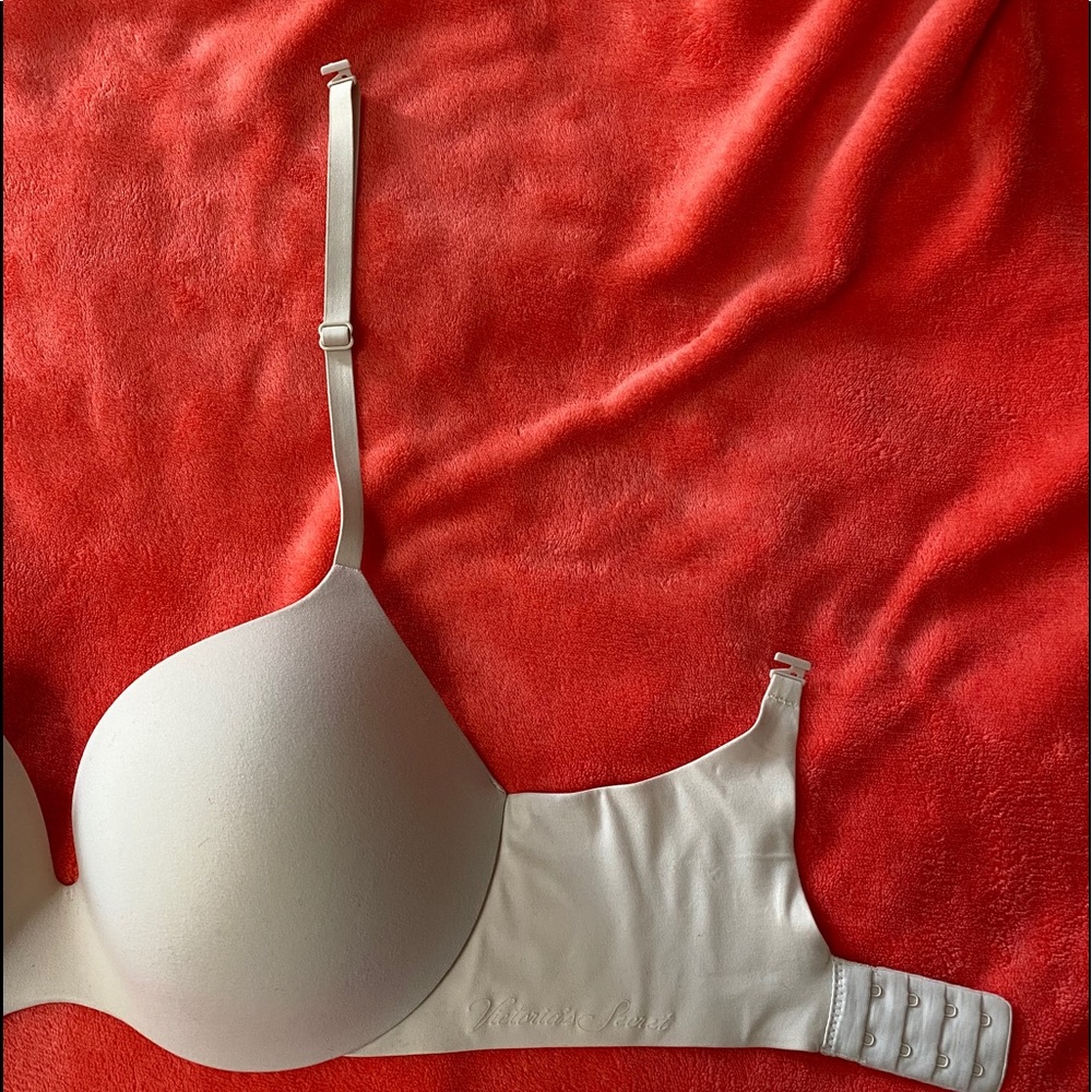 Underwire bra with adjustable straps